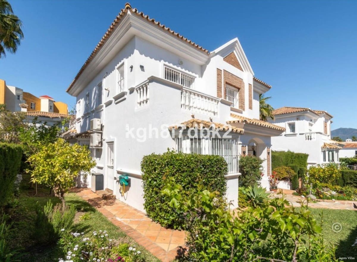 4 chambre Villa/Maison à vendre à New Golden Mile avec piscine garage - 995 000 € (Ref: 9836481)