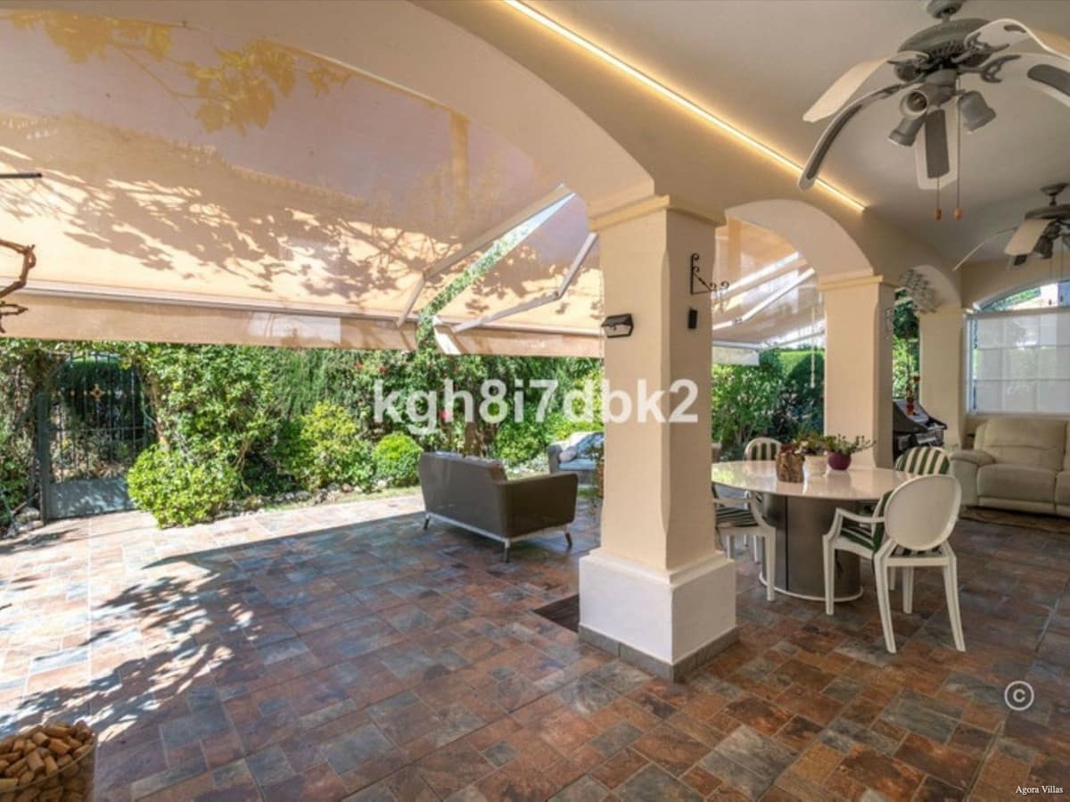 4 chambre Villa/Maison à vendre à New Golden Mile avec piscine garage - 995 000 € (Ref: 9836481)