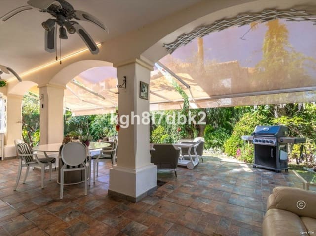 4 chambre Villa/Maison à vendre à Nueva Atalaya, Estepona avec piscine garage - 995 000 € (Ref: 9836481)