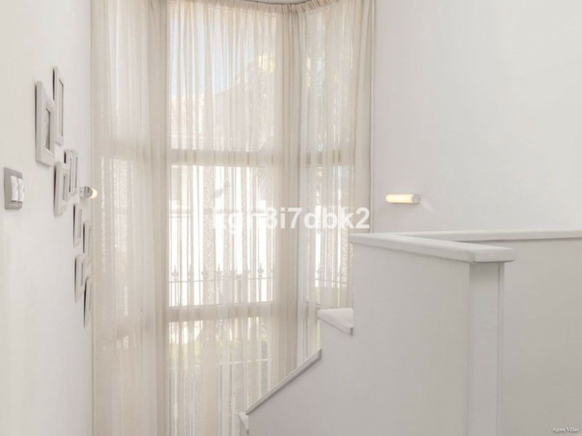 4 chambre Villa/Maison à vendre à New Golden Mile avec piscine garage - 995 000 € (Ref: 9836481)
