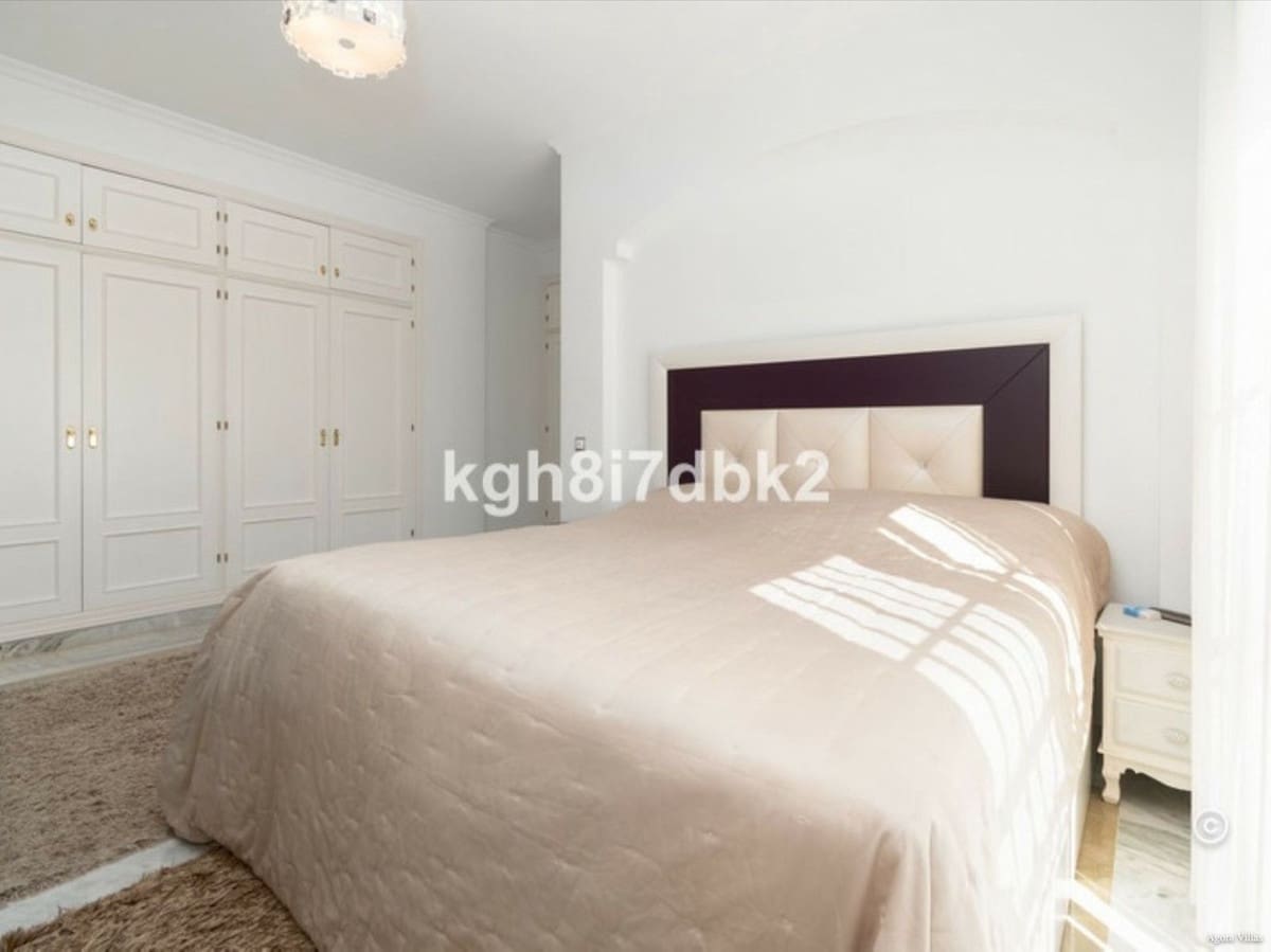 4 chambre Villa/Maison à vendre à New Golden Mile avec piscine garage - 995 000 € (Ref: 9836481)