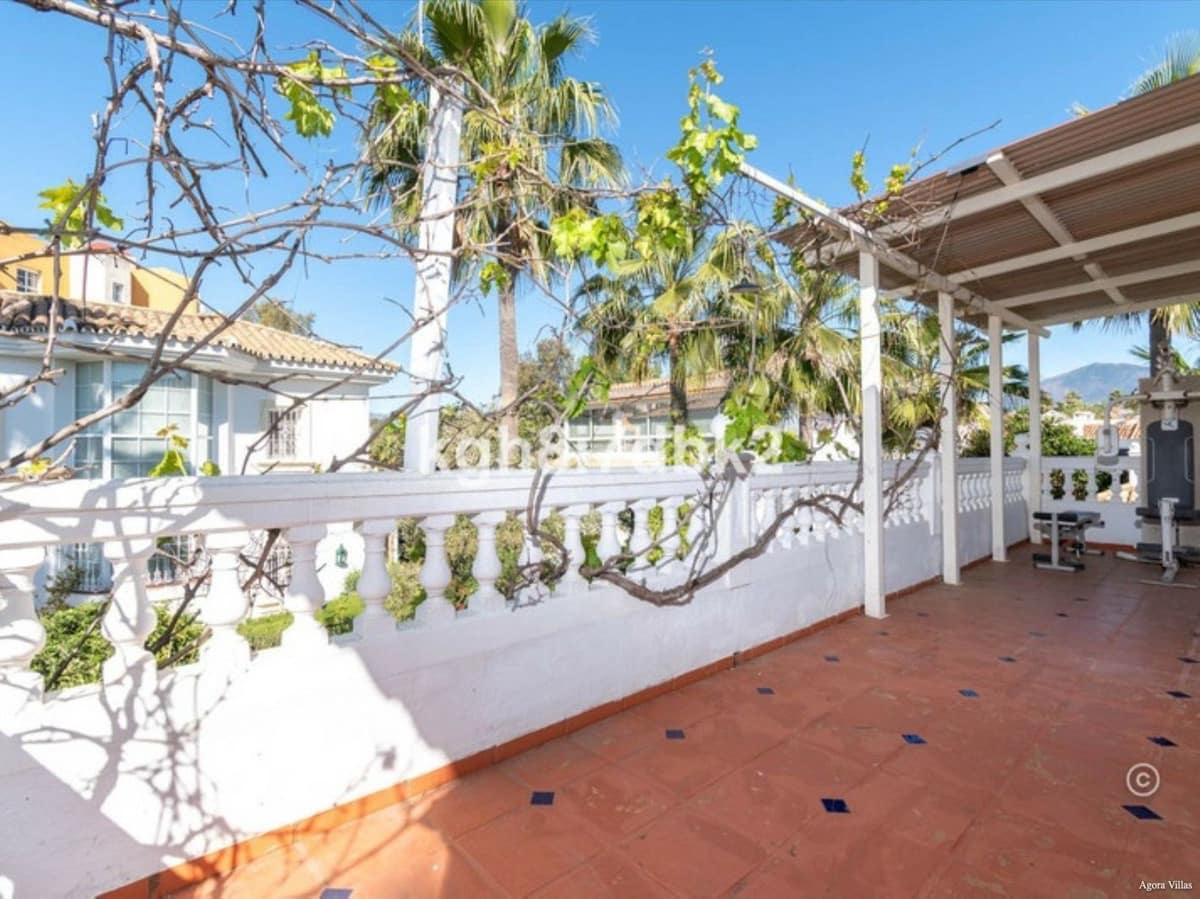 4 chambre Villa/Maison à vendre à New Golden Mile avec piscine garage - 995 000 € (Ref: 9836481)