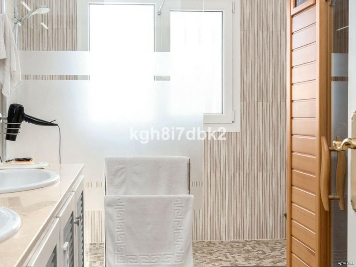 4 chambre Villa/Maison à vendre à New Golden Mile avec piscine garage - 995 000 € (Ref: 9836481)