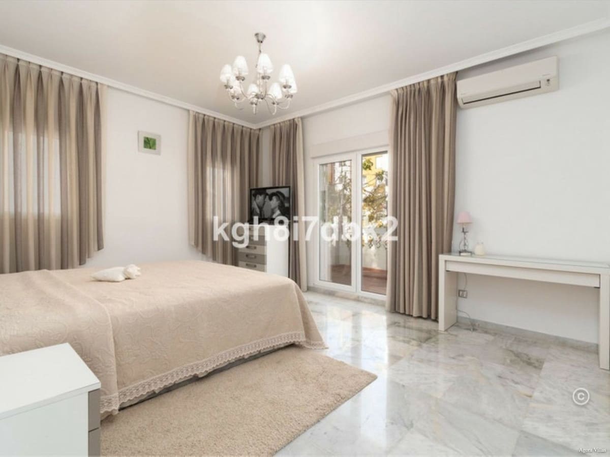 4 chambre Villa/Maison à vendre à New Golden Mile avec piscine garage - 995 000 € (Ref: 9836481)