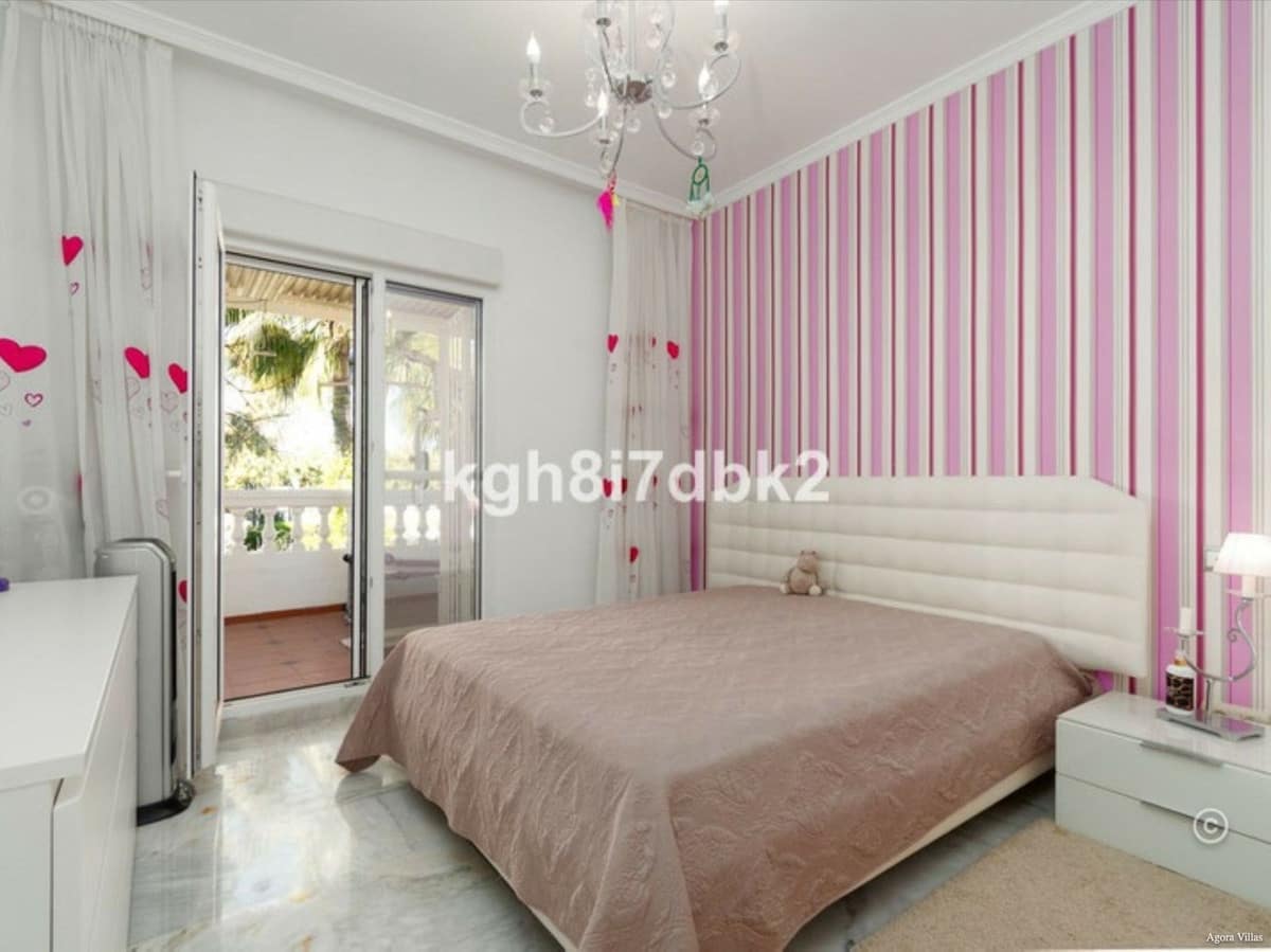 4 chambre Villa/Maison à vendre à New Golden Mile avec piscine garage - 995 000 € (Ref: 9836481)