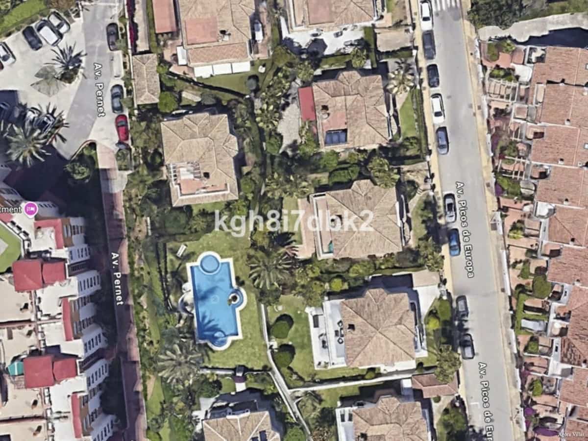 4 chambre Villa/Maison à vendre à New Golden Mile avec piscine garage - 995 000 € (Ref: 9836481)