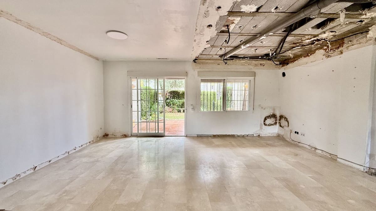 Casa de 4 habitaciones en Puerto Banus en venta con piscina - 790.000 € (Ref: 9836482)