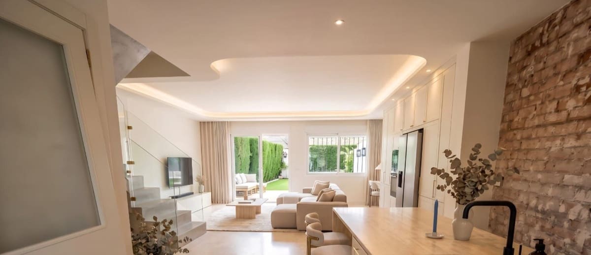 Casa de 4 habitaciones en Puerto Banus en venta con piscina - 790.000 € (Ref: 9836482)