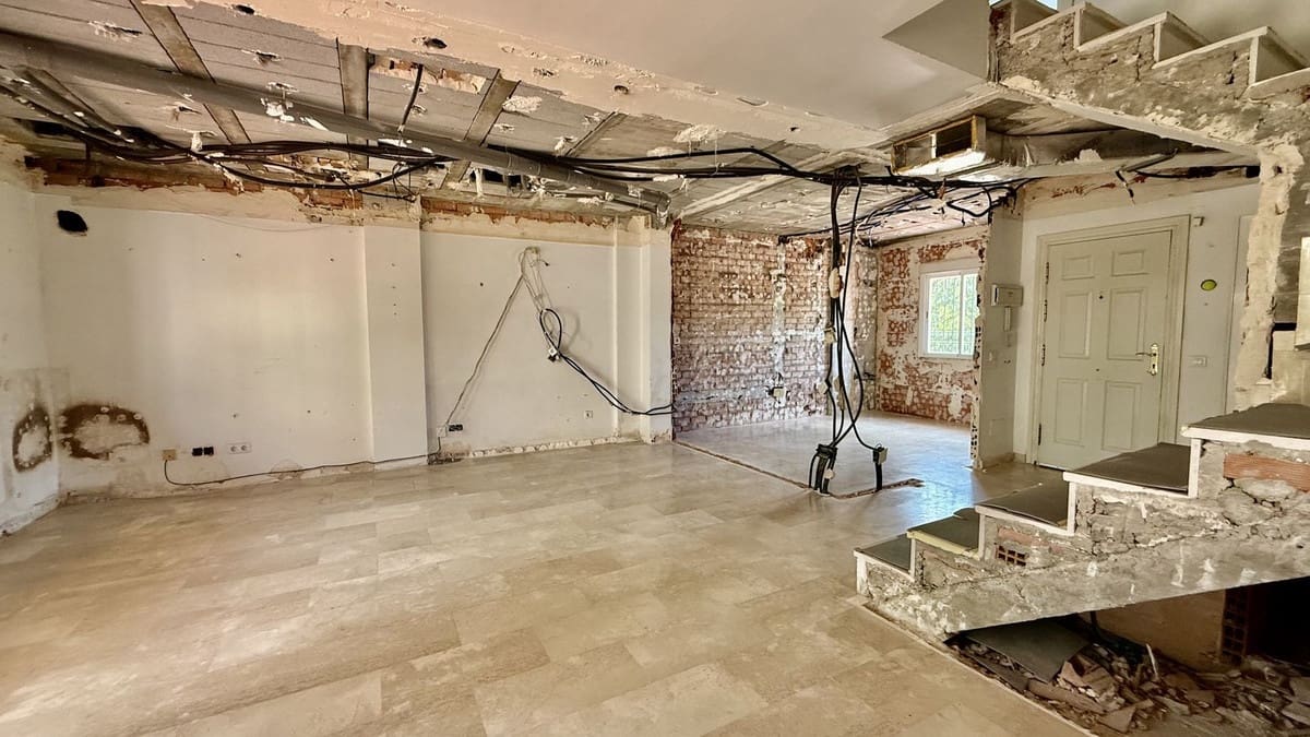 Casa de 4 habitaciones en Puerto Banus en venta con piscina - 790.000 € (Ref: 9836482)