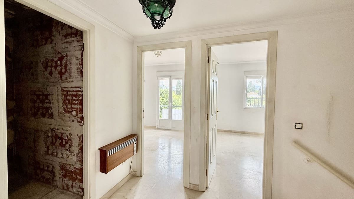 Casa de 4 habitaciones en Puerto Banus en venta con piscina - 790.000 € (Ref: 9836482)