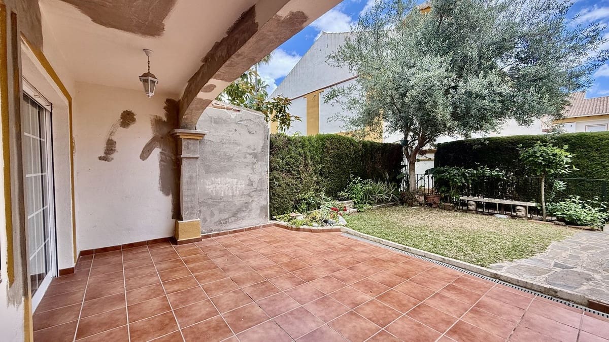 Casa de 4 habitaciones en Puerto Banus en venta con piscina - 790.000 € (Ref: 9836482)