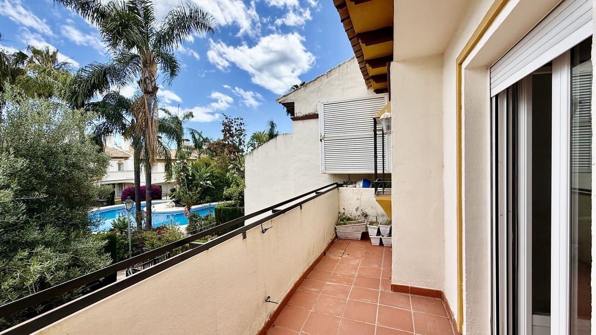 Casa de 4 habitaciones en Puerto Banus en venta con piscina - 790.000 € (Ref: 9836482)