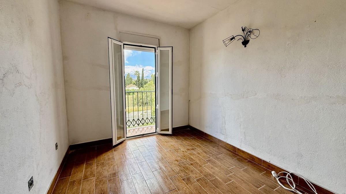 Casa de 4 habitaciones en Puerto Banus en venta con piscina - 790.000 € (Ref: 9836482)