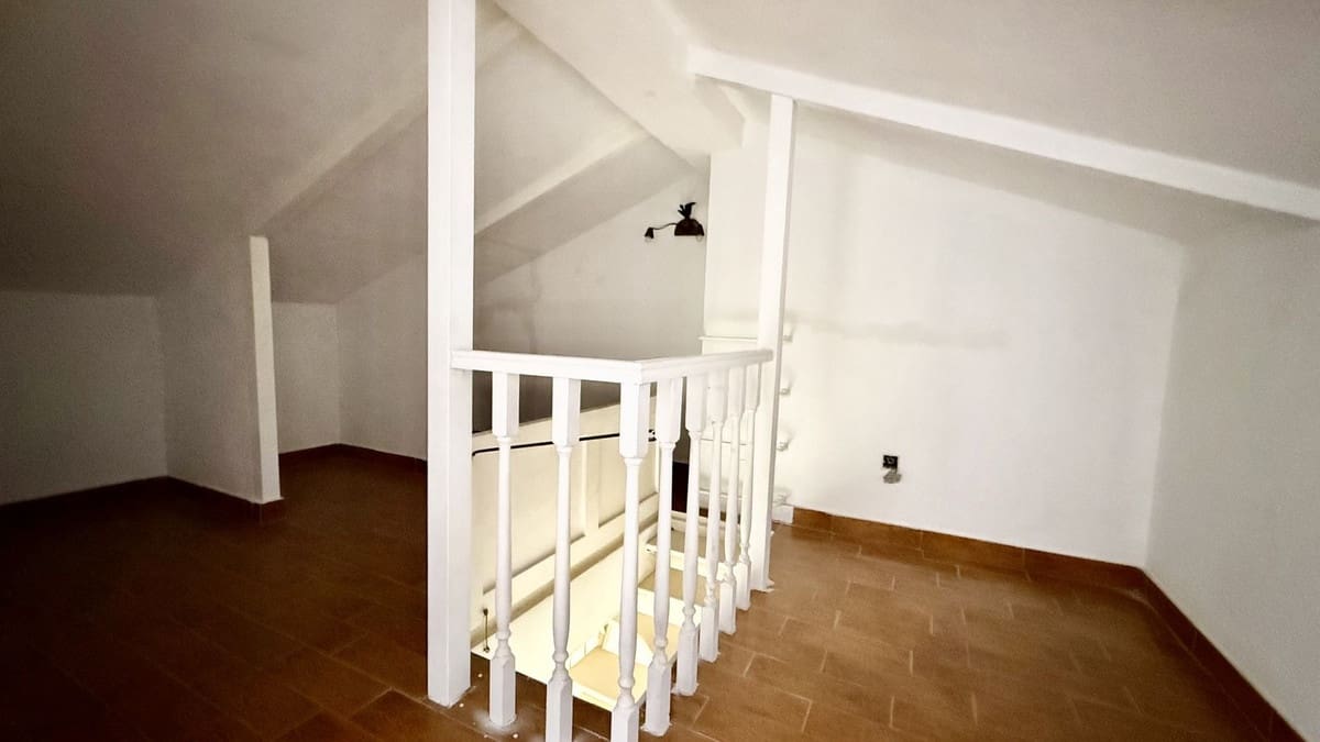 Casa de 4 habitaciones en Puerto Banus en venta con piscina - 790.000 € (Ref: 9836482)