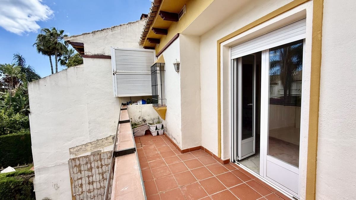 Casa de 4 habitaciones en Puerto Banus en venta con piscina - 790.000 € (Ref: 9836482)