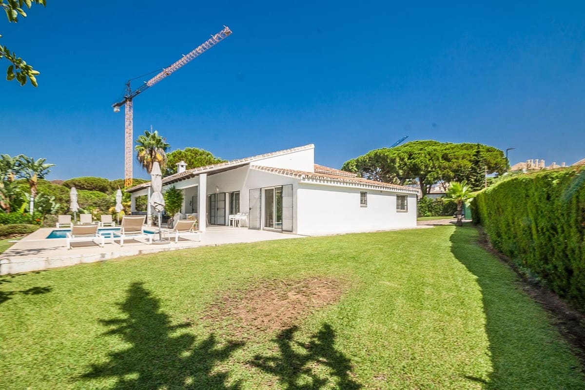 Chalet de 5 habitaciones en Elviria en venta - 1.499.500 € (Ref: 9836483)