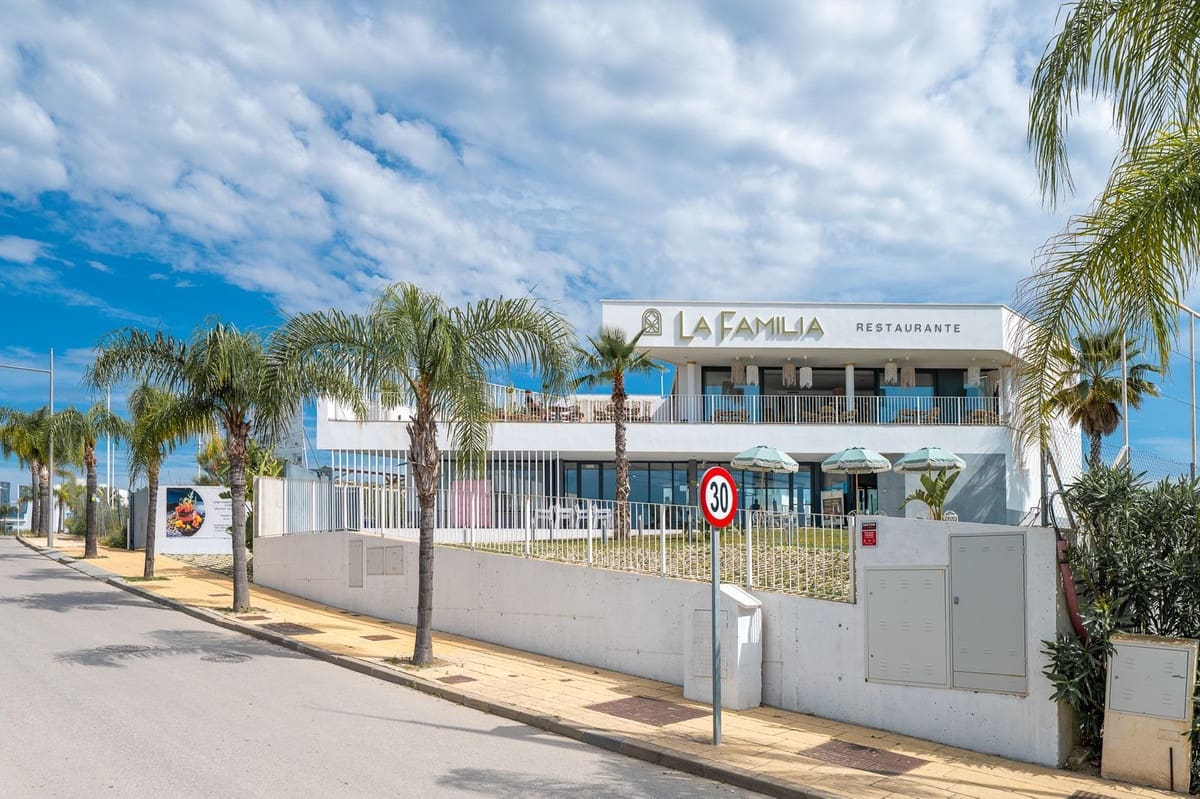 3 bedroom Townhouse for sale in Cancelada with pool - € 635,000 (Ref: 9836484)