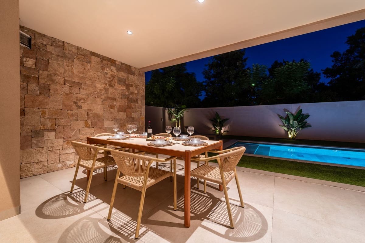 4 bedroom Villa for sale in Alhaurin de la Torre with pool garage - € 2,200,000 (Ref: 9840388)