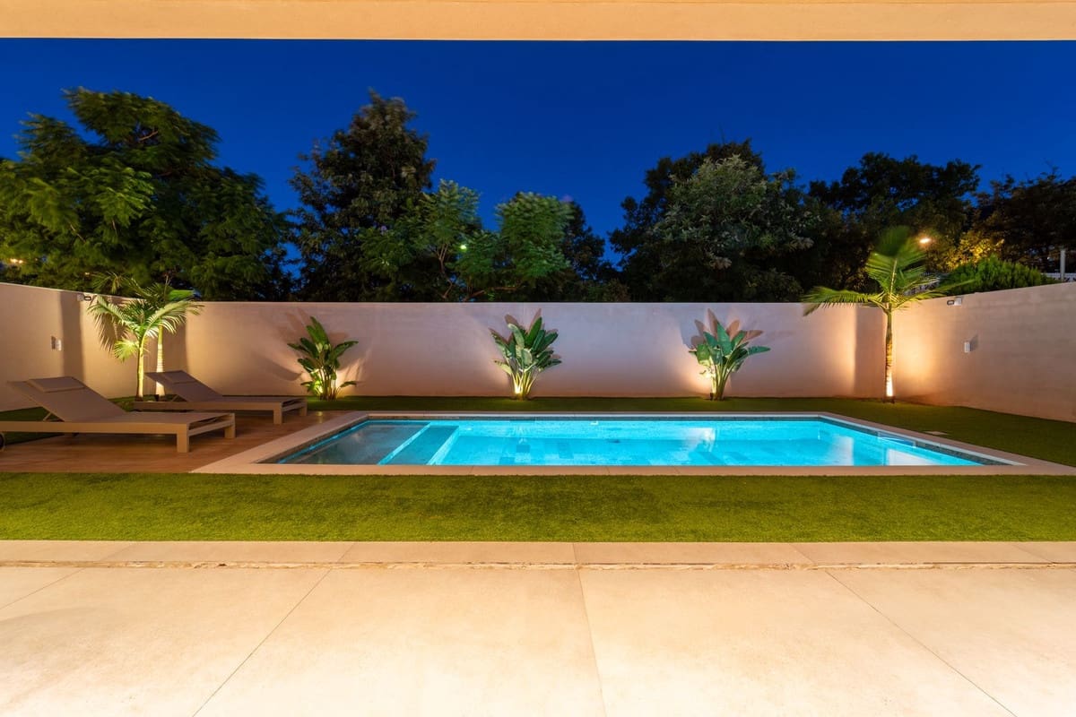 4 bedroom Villa for sale in Alhaurin de la Torre with pool garage - € 2,200,000 (Ref: 9840388)