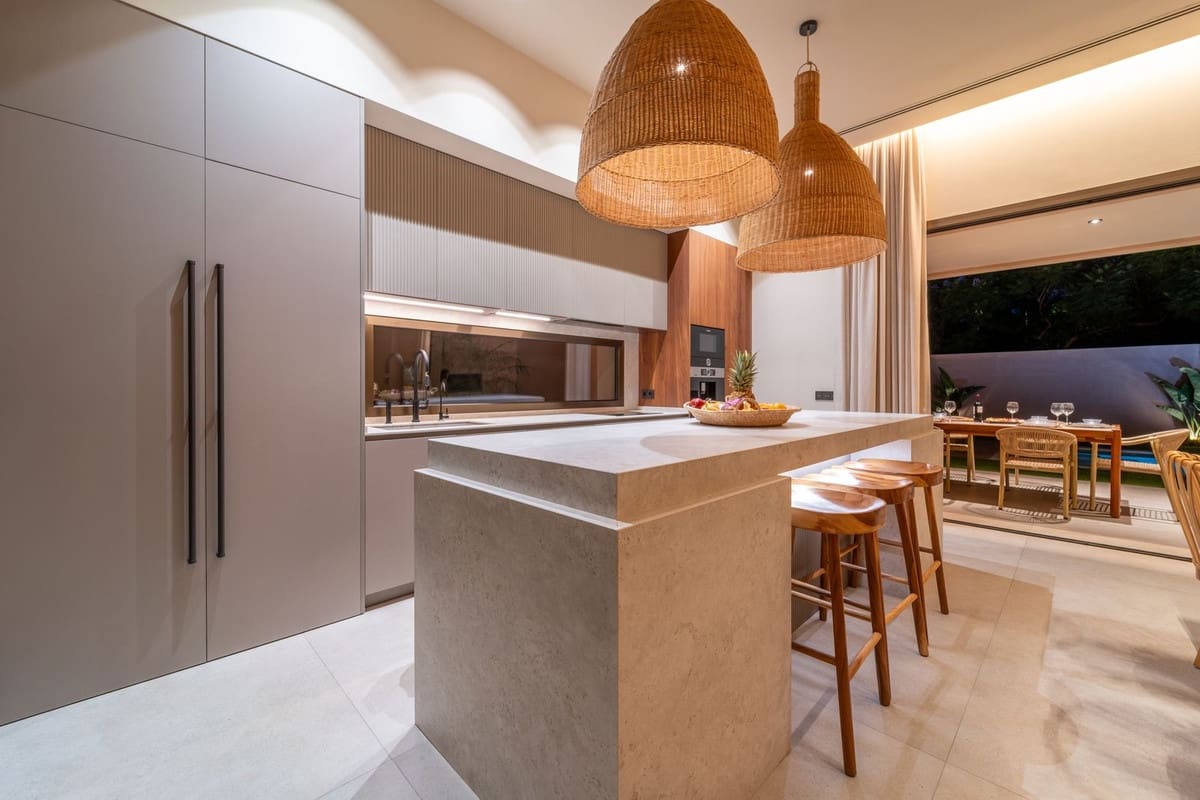 4 bedroom Villa for sale in Alhaurin de la Torre with pool garage - € 2,200,000 (Ref: 9840388)