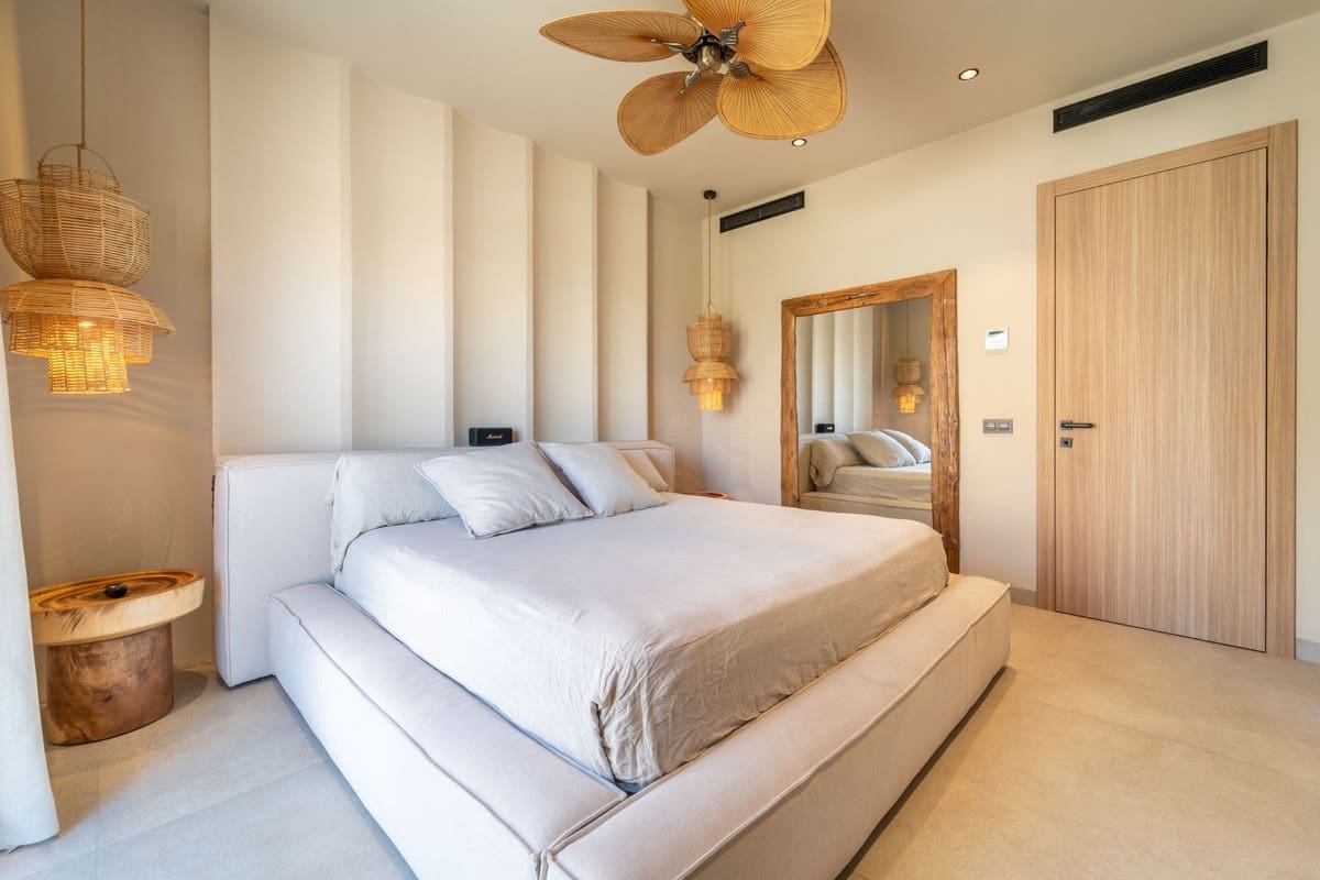 4 bedroom Villa for sale in Alhaurin de la Torre with pool garage - € 2,200,000 (Ref: 9840388)