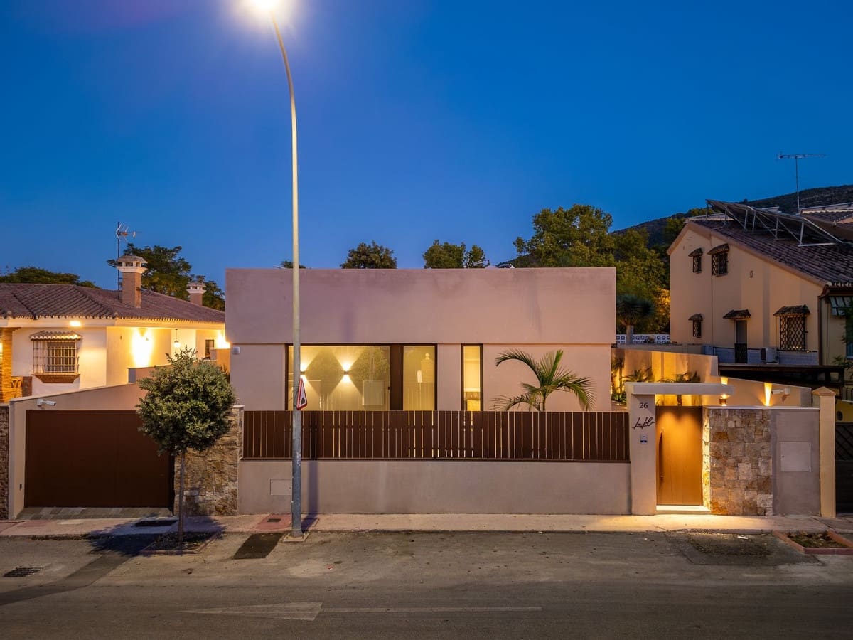 4 bedroom Villa for sale in Alhaurin de la Torre with pool garage - € 2,200,000 (Ref: 9840388)
