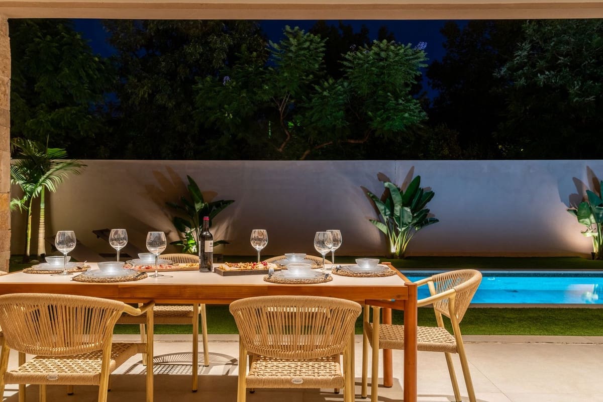 4 bedroom Villa for sale in Alhaurin de la Torre with pool garage - € 2,200,000 (Ref: 9840388)