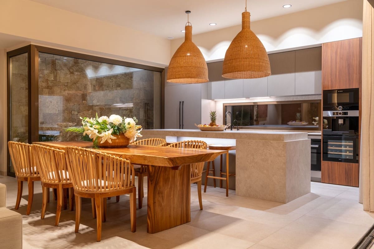 4 bedroom Villa for sale in Alhaurin de la Torre with pool garage - € 2,200,000 (Ref: 9840388)