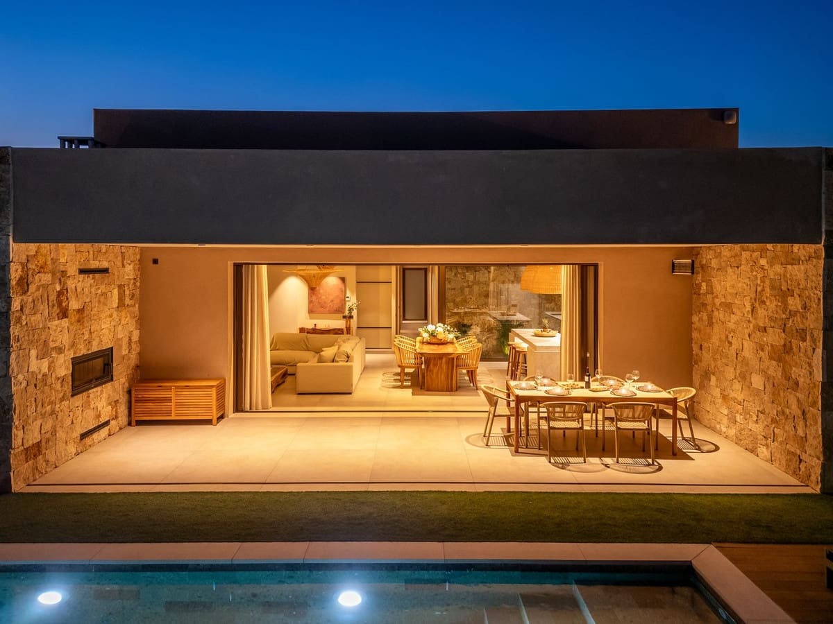 4 bedroom Villa for sale in Alhaurin de la Torre with pool garage - € 2,200,000 (Ref: 9840388)