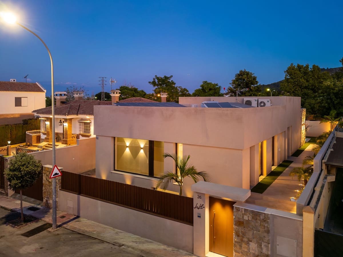 4 bedroom Villa for sale in Alhaurin de la Torre with pool garage - € 2,200,000 (Ref: 9840388)