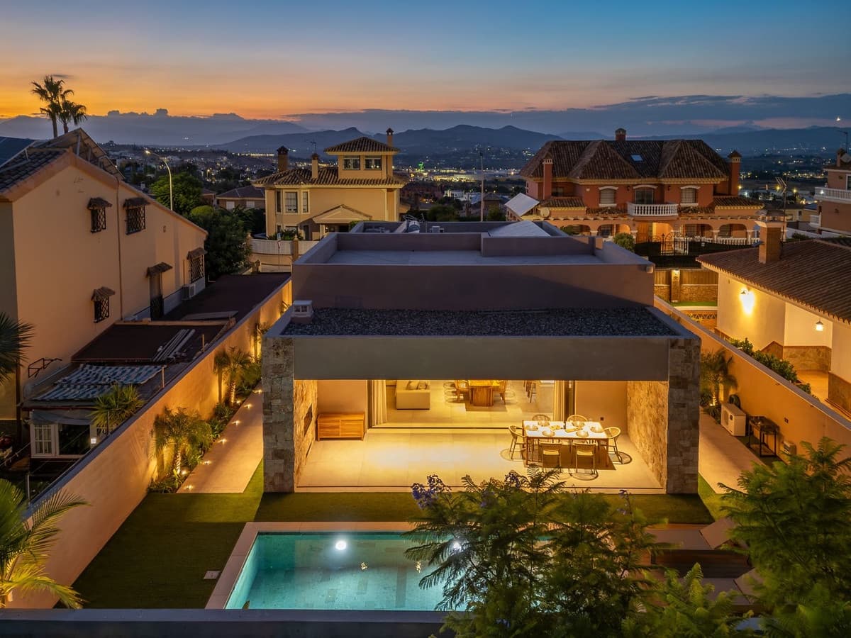 4 bedroom Villa for sale in Alhaurin de la Torre with pool garage - € 2,200,000 (Ref: 9840388)