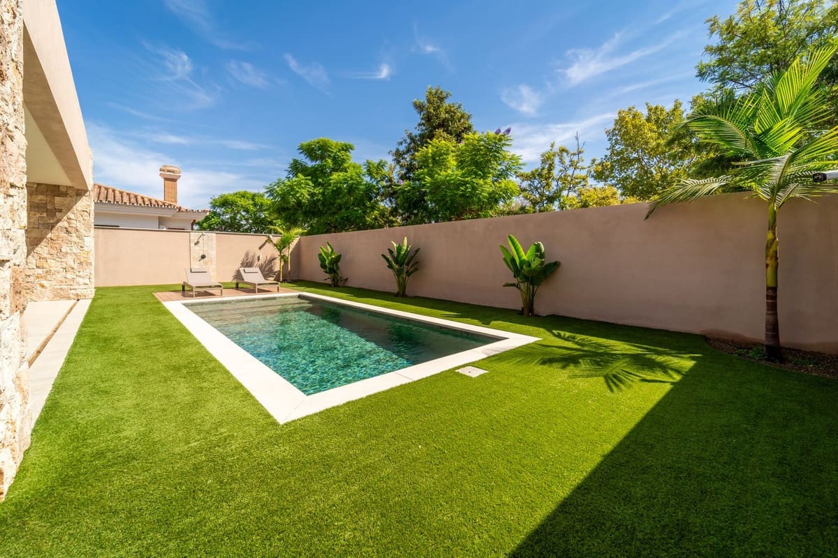 4 bedroom Villa for sale in Alhaurin de la Torre with pool garage - € 2,200,000 (Ref: 9840388)