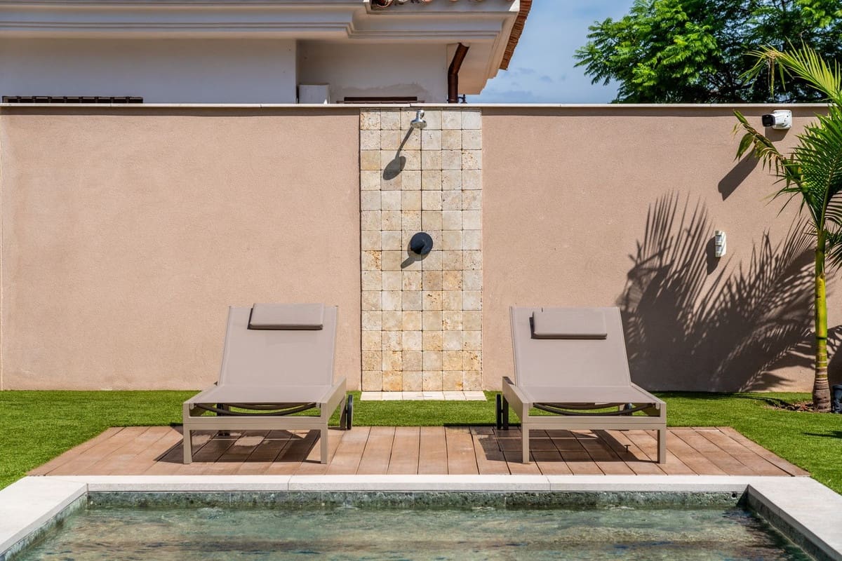 4 bedroom Villa for sale in Alhaurin de la Torre with pool garage - € 2,200,000 (Ref: 9840388)