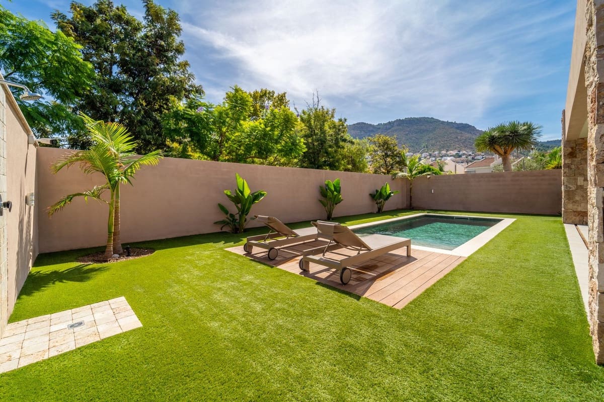 4 bedroom Villa for sale in Alhaurin de la Torre with pool garage - € 2,200,000 (Ref: 9840388)