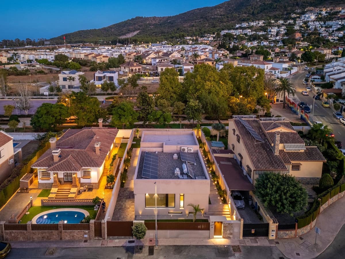 4 bedroom Villa for sale in Alhaurin de la Torre with pool garage - € 2,200,000 (Ref: 9840388)