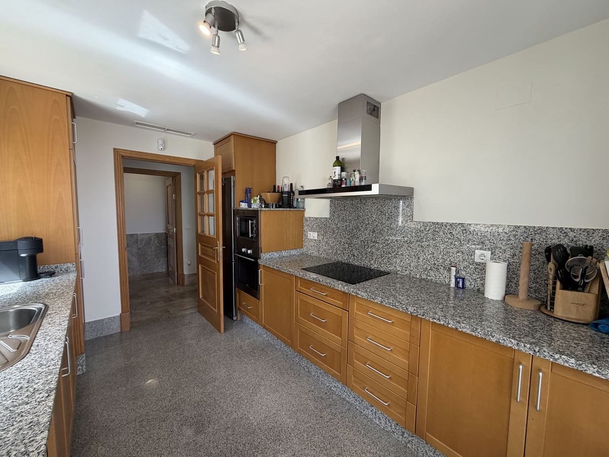 3 soveværelse Semi-Rækkehus til salg i Marbella med swimmingpool - € 795.000 (Ref: 9840389)