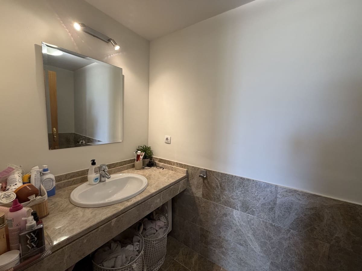 3 soveværelse Semi-Rækkehus til salg i Marbella med swimmingpool - € 795.000 (Ref: 9840389)