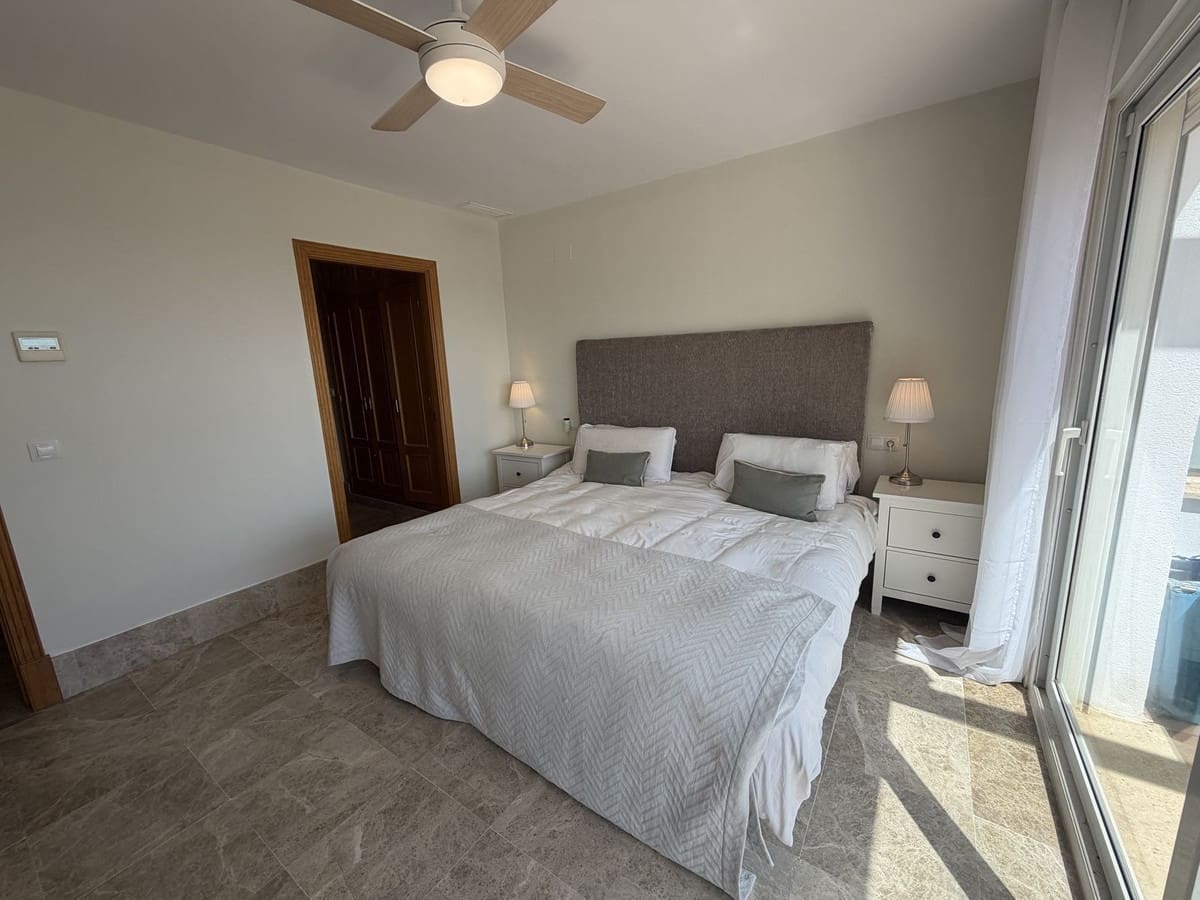 3 soveværelse Semi-Rækkehus til salg i Marbella med swimmingpool - € 795.000 (Ref: 9840389)