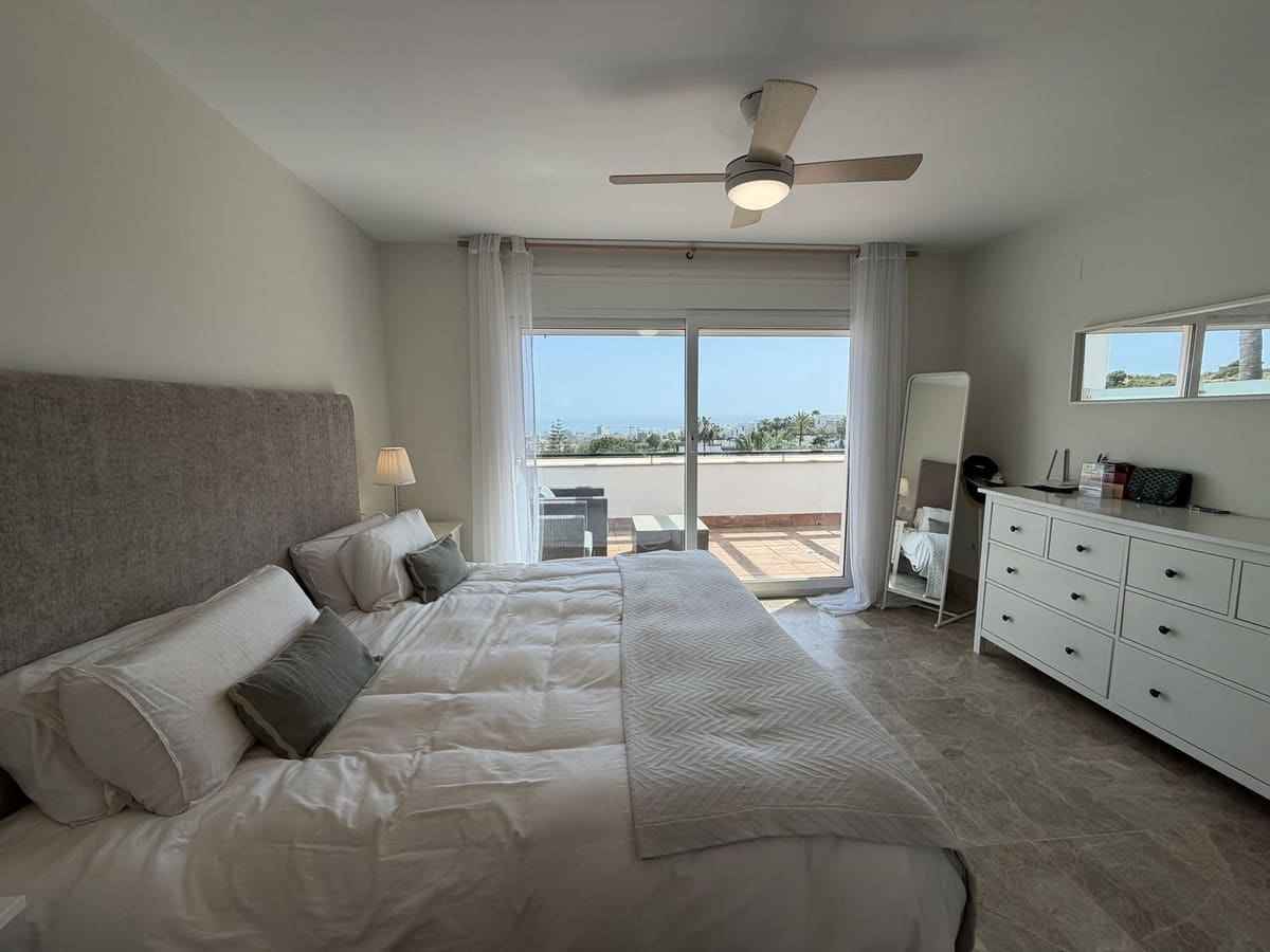 3 soveværelse Semi-Rækkehus til salg i Marbella med swimmingpool - € 795.000 (Ref: 9840389)