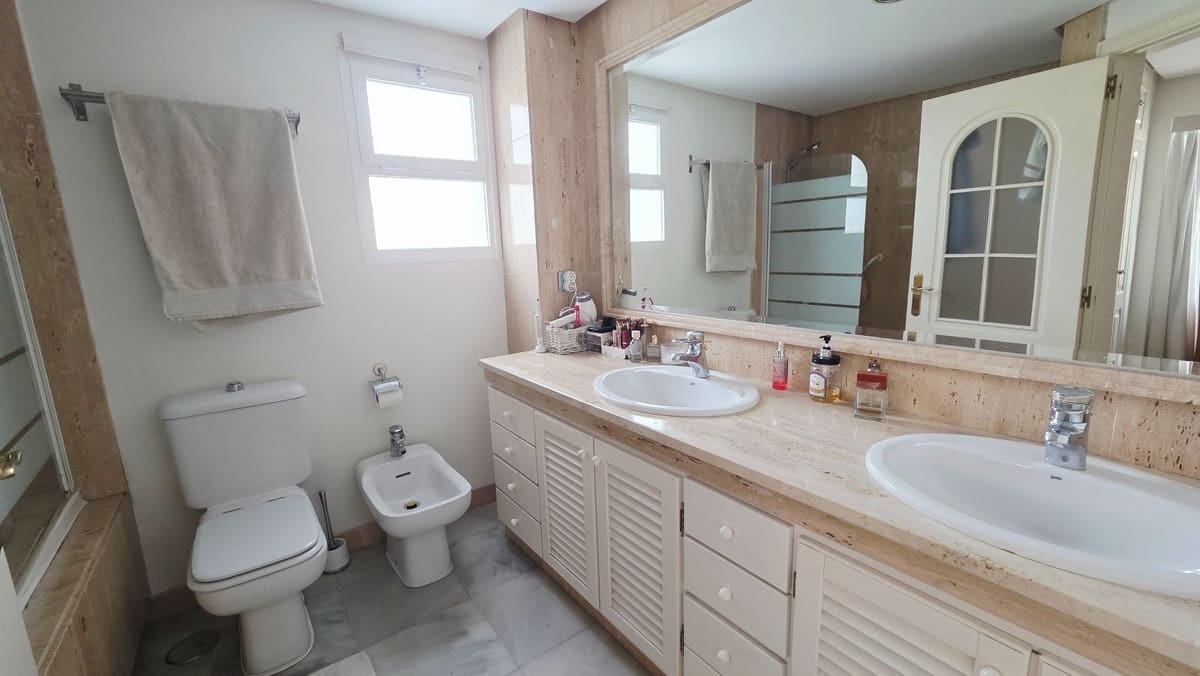 3 bedroom Semi-detached Villa for sale in Golden Mile with pool - € 1,335,000 (Ref: 9841072)