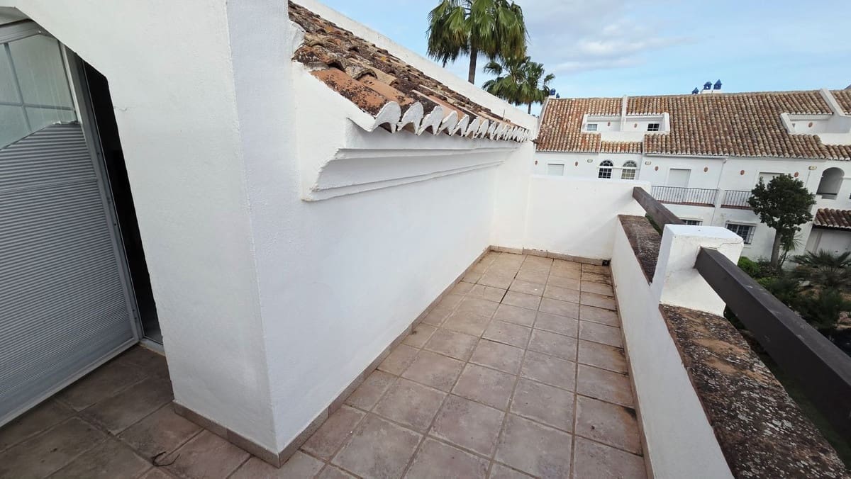 3 bedroom Semi-detached Villa for sale in Golden Mile with pool - € 1,335,000 (Ref: 9841072)
