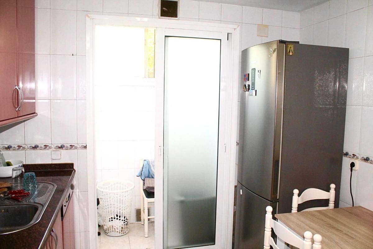 Pareado de 4 habitaciones en Marbella en venta con piscina garaje - 650.000 € (Ref: 9841073)