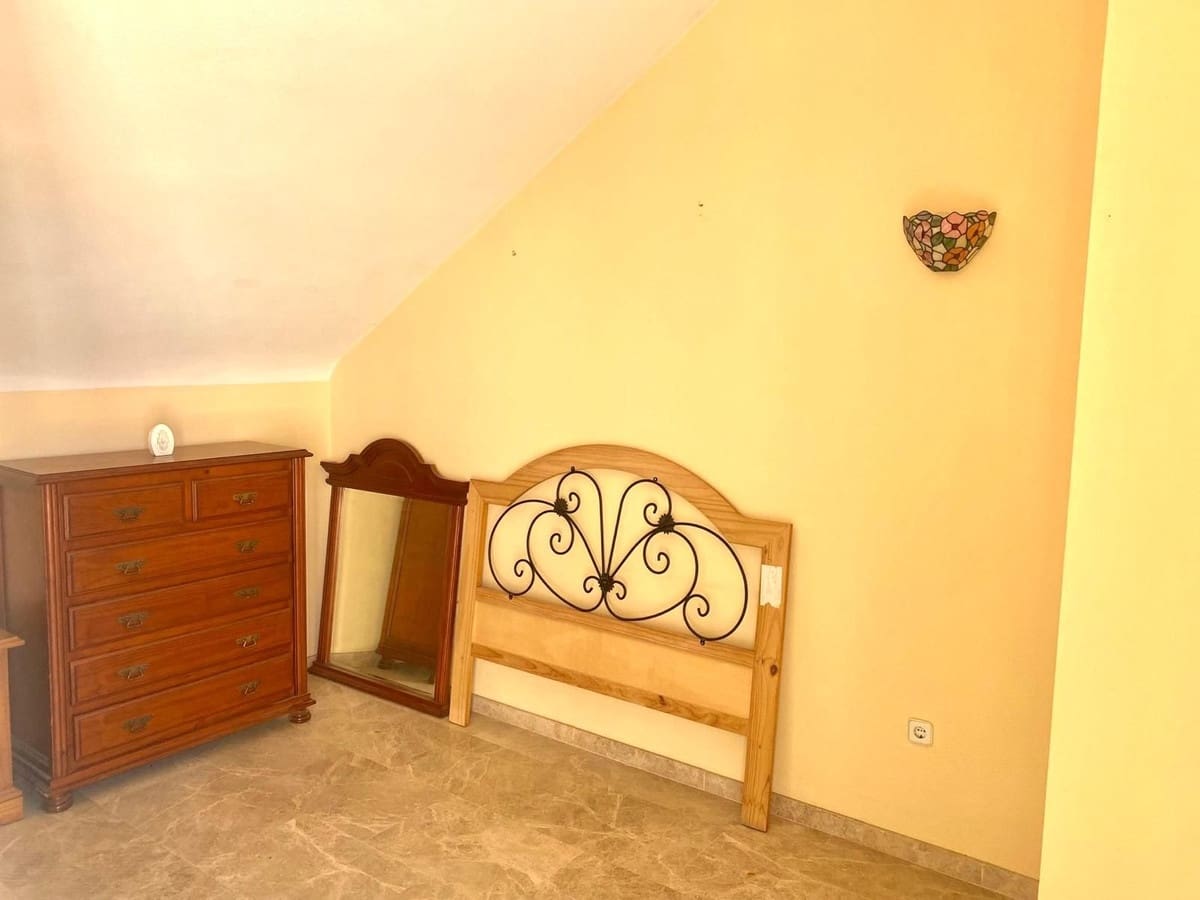 Pareado de 4 habitaciones en Marbella en venta con piscina garaje - 650.000 € (Ref: 9841073)