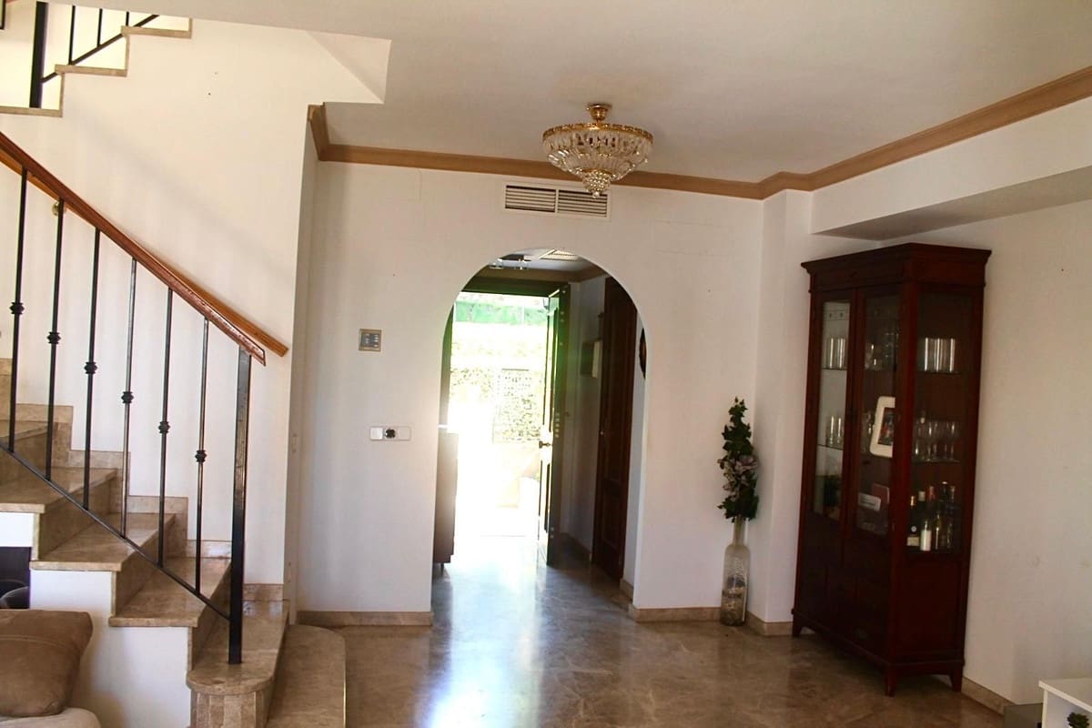 Pareado de 4 habitaciones en Marbella en venta con piscina garaje - 650.000 € (Ref: 9841073)