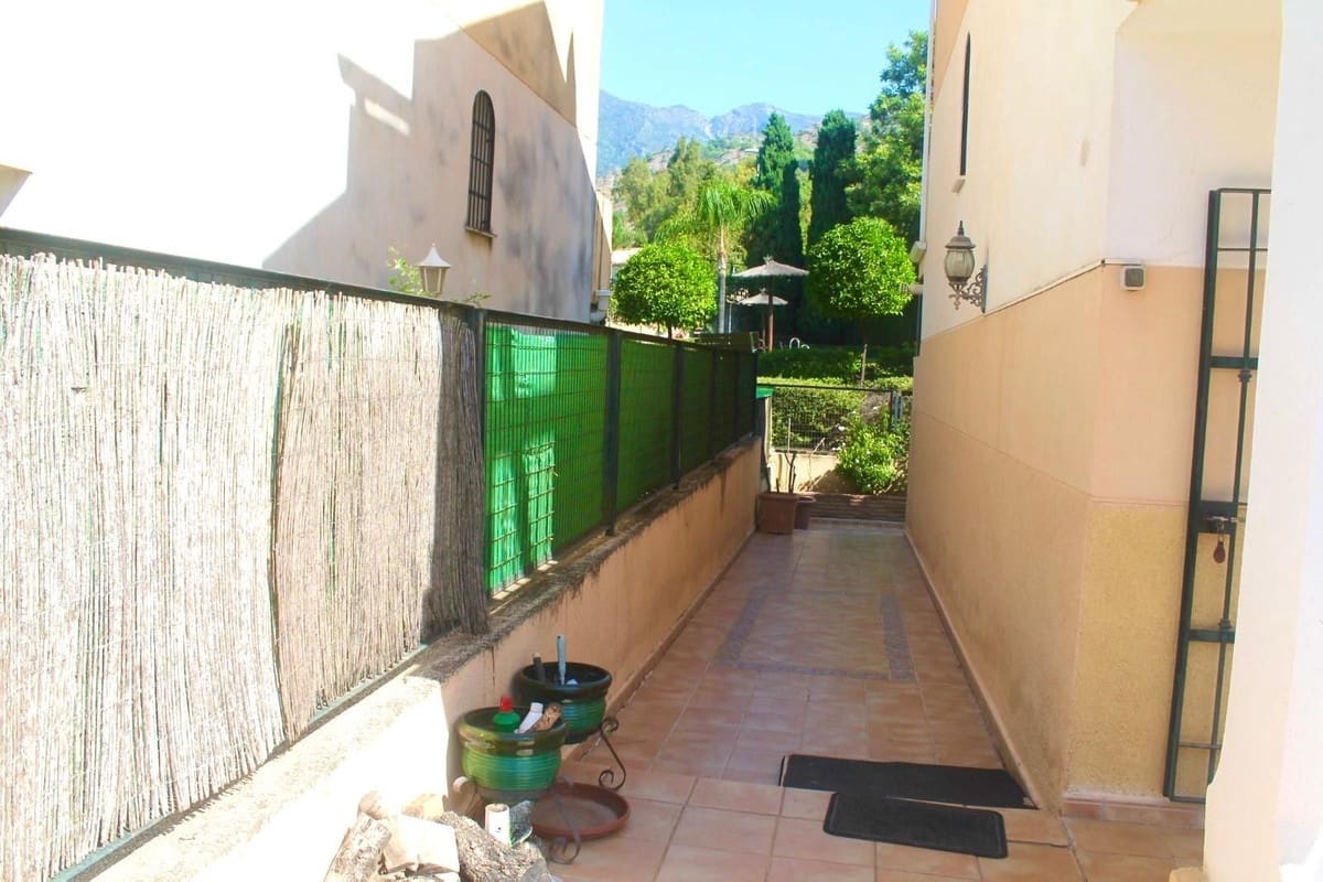 Pareado de 4 habitaciones en Marbella en venta con piscina garaje - 650.000 € (Ref: 9841073)