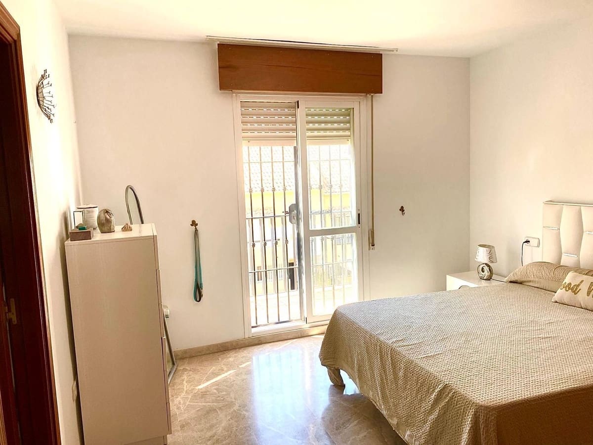 Pareado de 4 habitaciones en Marbella en venta con piscina garaje - 650.000 € (Ref: 9841073)