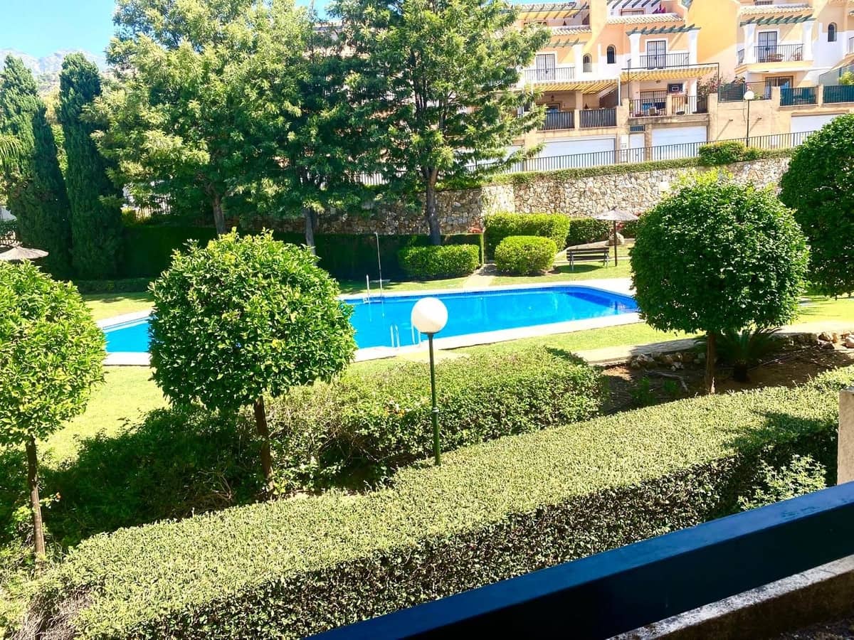 Pareado de 4 habitaciones en Marbella en venta con piscina garaje - 650.000 € (Ref: 9841073)