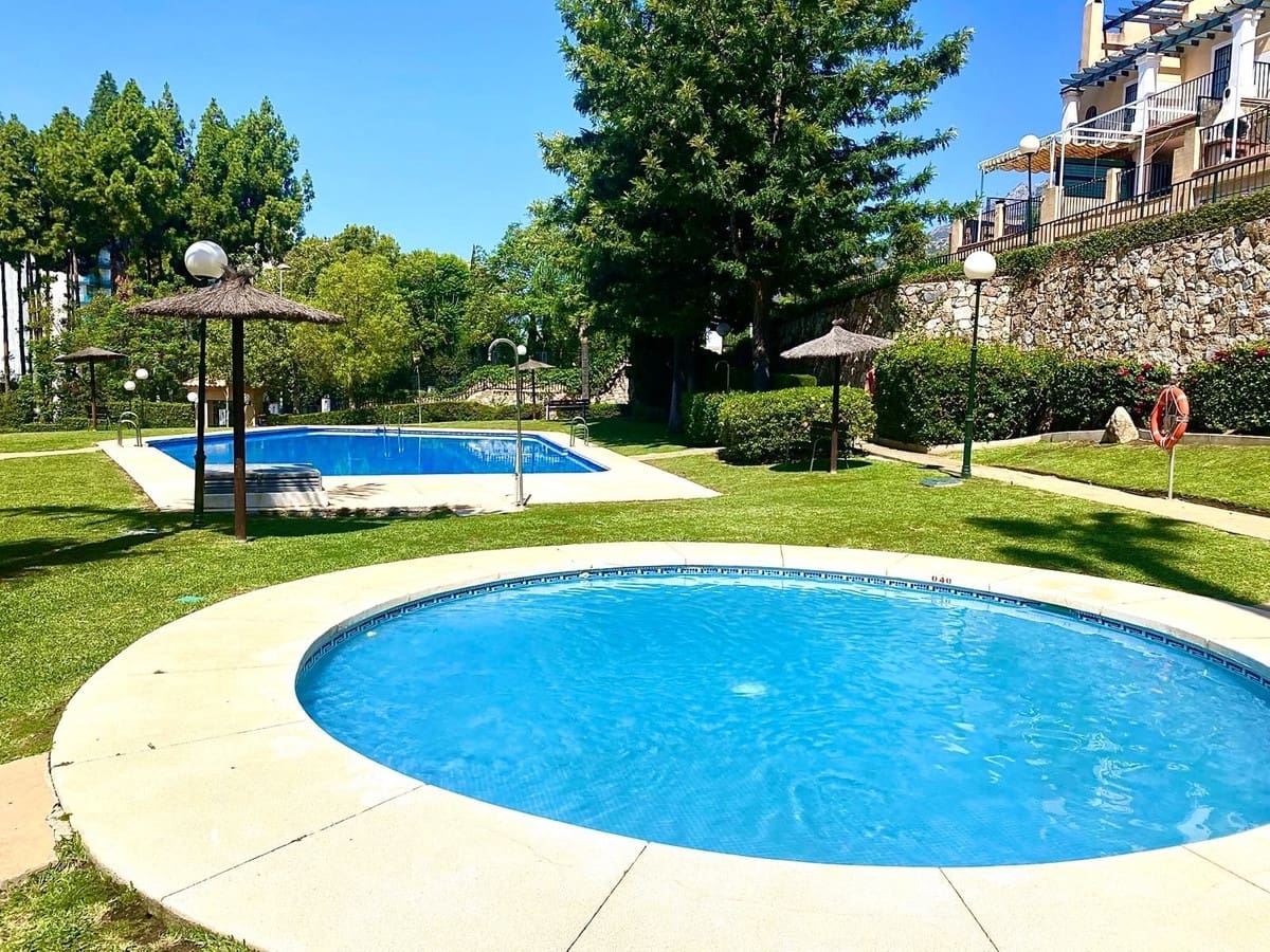 Pareado de 4 habitaciones en Marbella en venta con piscina garaje - 650.000 € (Ref: 9841073)
