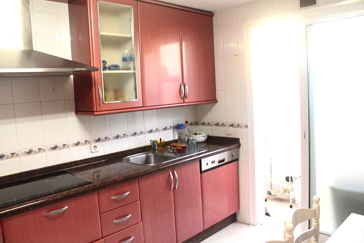 Pareado de 4 habitaciones en Marbella en venta con piscina garaje - 650.000 € (Ref: 9841073)