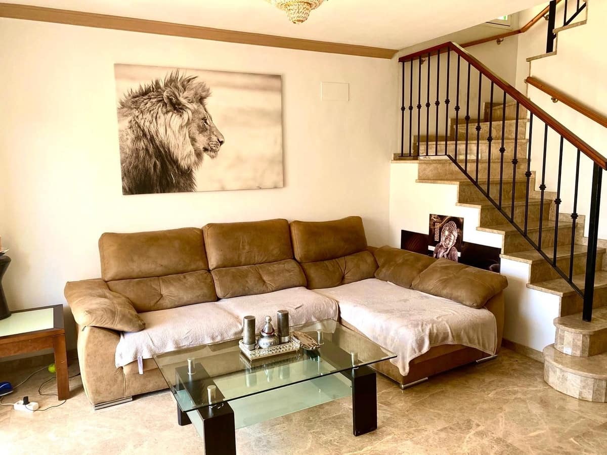 Pareado de 4 habitaciones en Marbella en venta con piscina garaje - 650.000 € (Ref: 9841073)